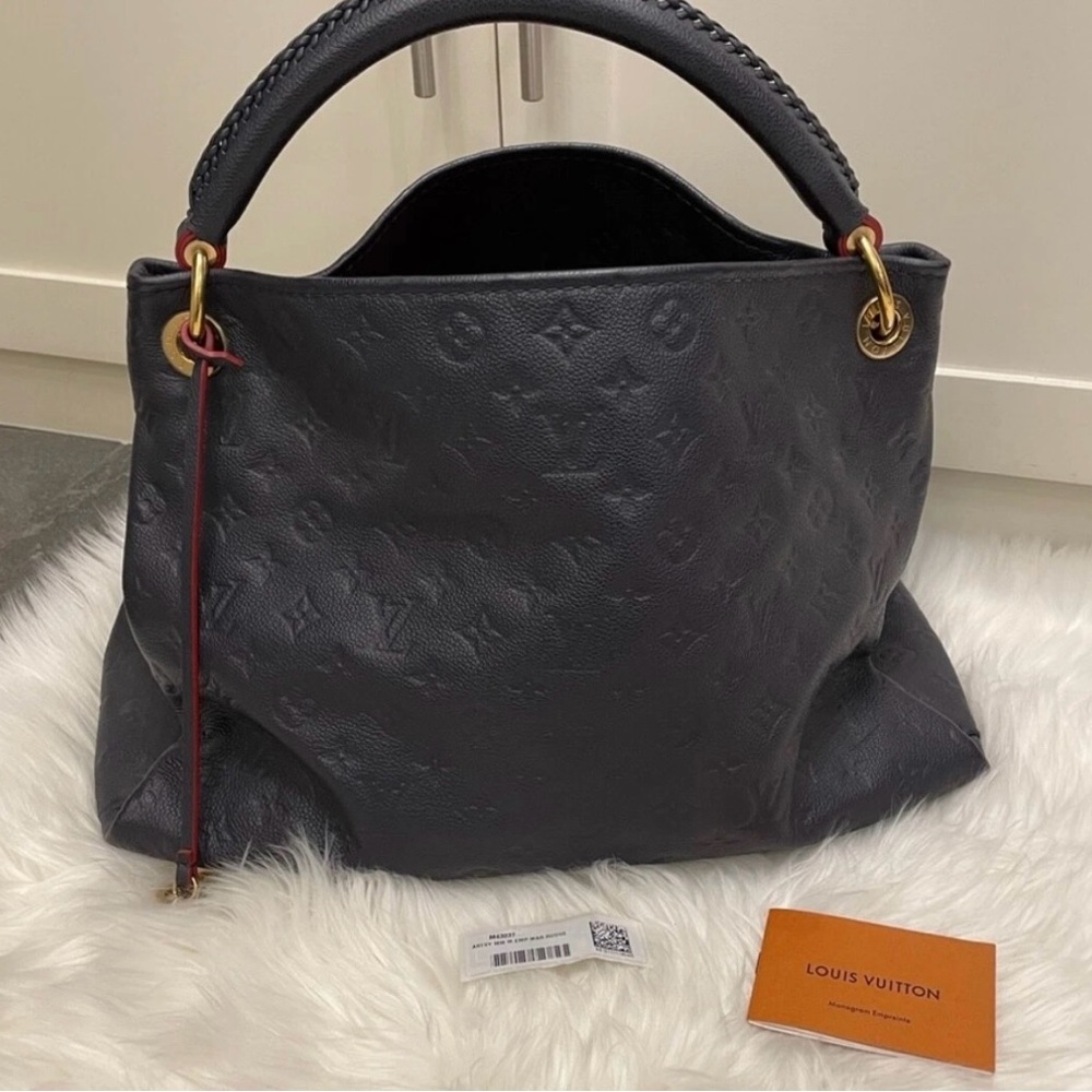 Louis Vuitton Artsy Navy blue leather with red interior